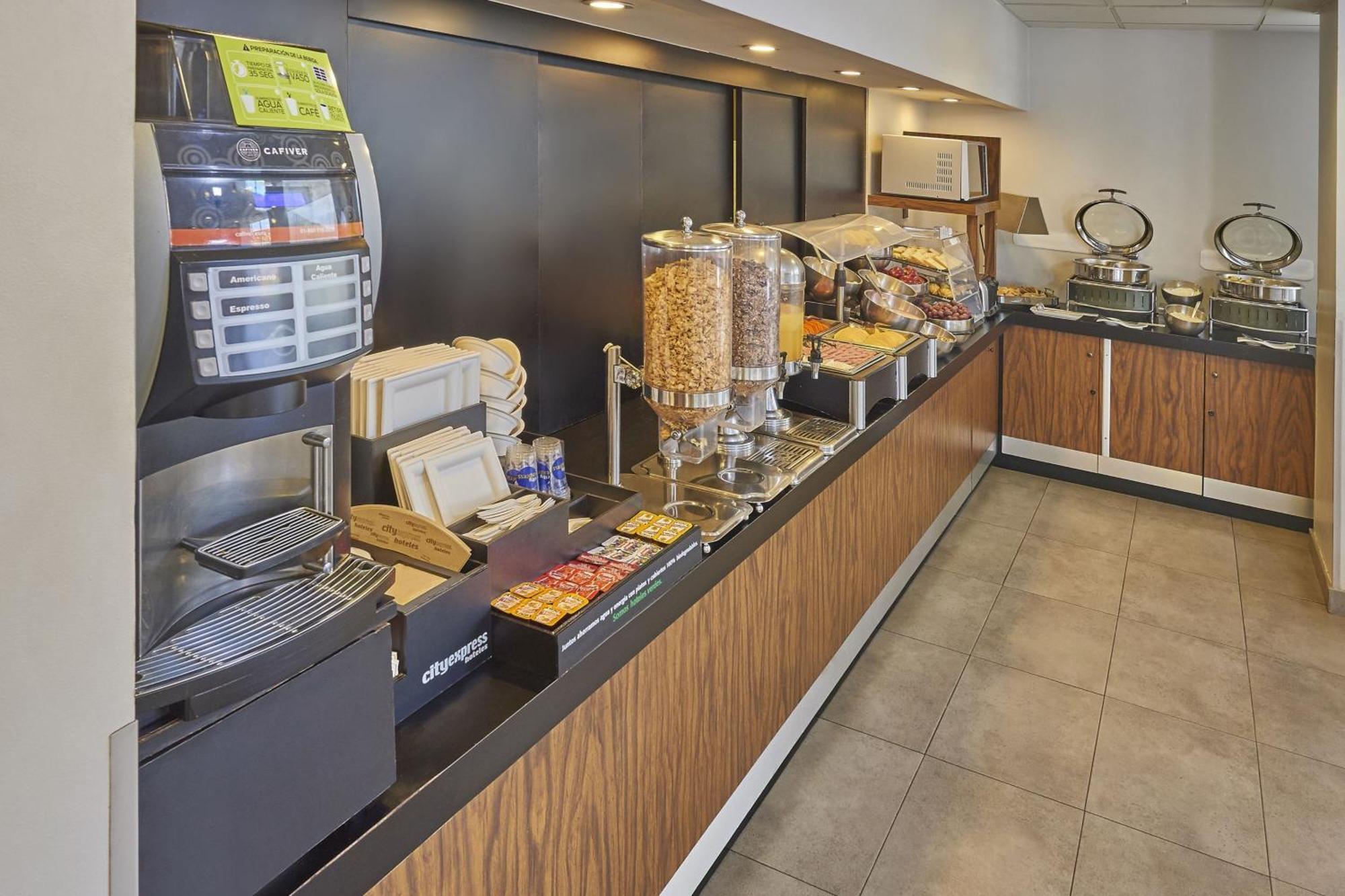Hotel Express By Marriott La Raza 4*