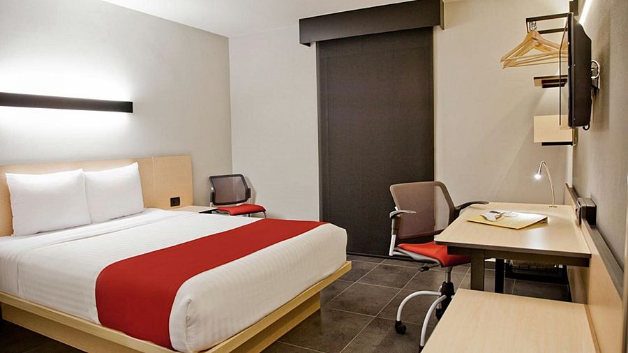 Express By Marriott La Raza Hotel