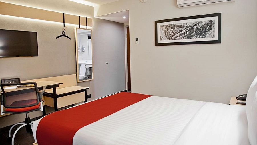 Hotel Express By Marriott La Raza Mexico