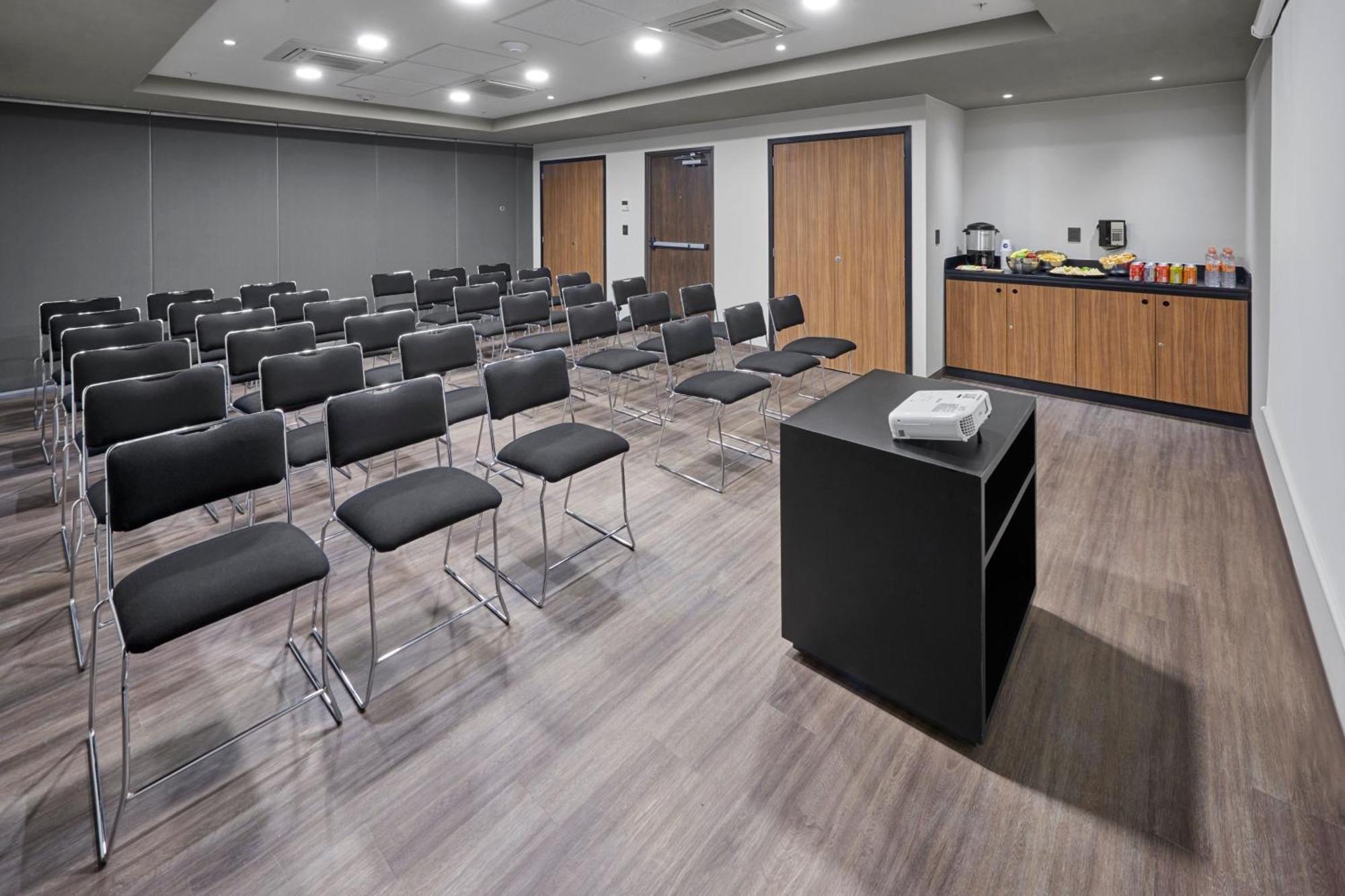 Hotel City Express By Marriott La Raza 4*