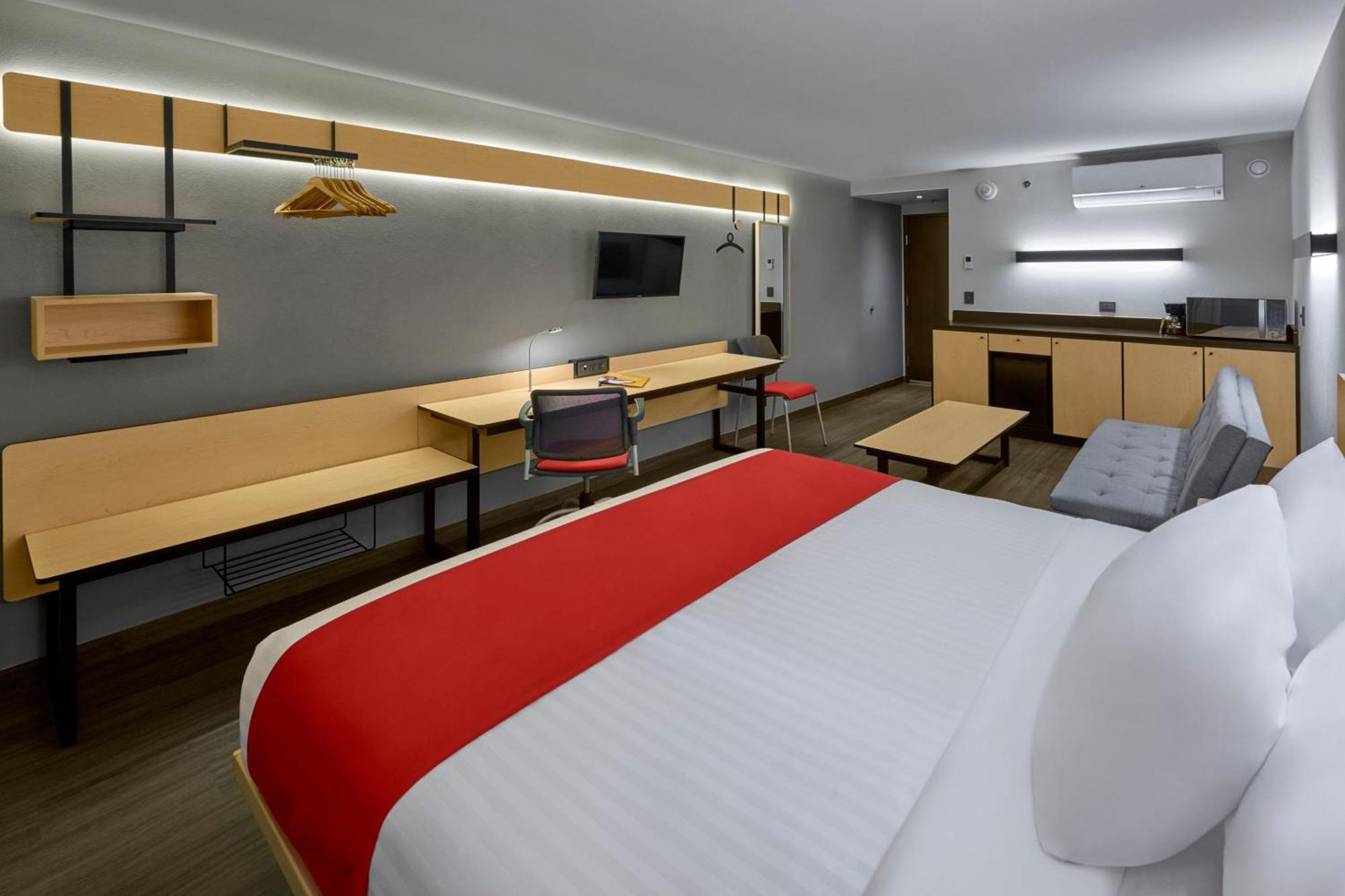Hotel Express By Marriott La Raza